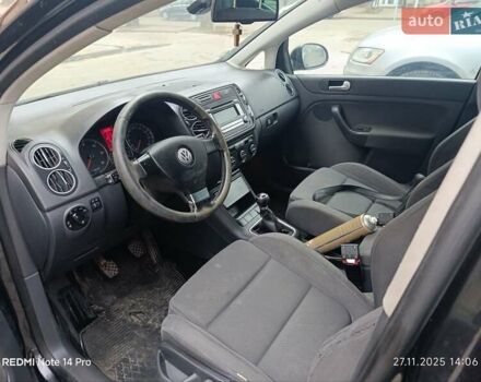 Черный Фольксваген Гольф Плюс, объемом двигателя 1.97 л и пробегом 300 тыс. км за 2850 $, фото 5 на Automoto.ua
