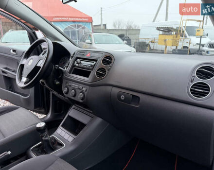 Черный Фольксваген Гольф Плюс, объемом двигателя 1.6 л и пробегом 250 тыс. км за 6350 $, фото 27 на Automoto.ua