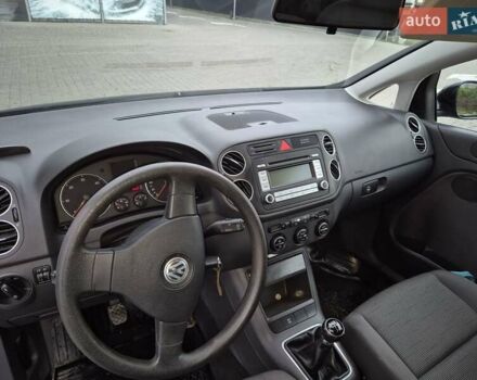 Черный Фольксваген Гольф Плюс, объемом двигателя 2 л и пробегом 243 тыс. км за 6800 $, фото 7 на Automoto.ua