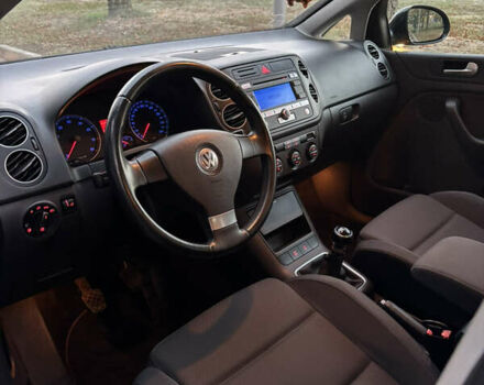 Черный Фольксваген Гольф Плюс, объемом двигателя 1.6 л и пробегом 71 тыс. км за 7699 $, фото 10 на Automoto.ua