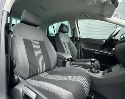 Черный Фольксваген Гольф Плюс, объемом двигателя 1.6 л и пробегом 165 тыс. км за 7350 $, фото 62 на Automoto.ua