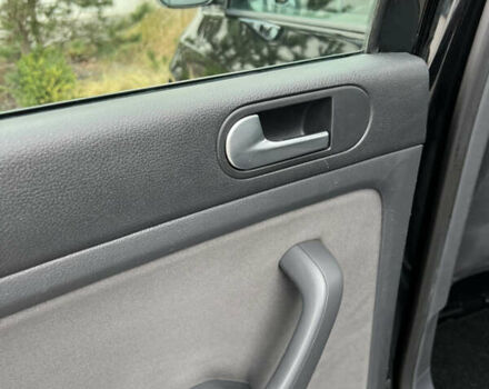 Черный Фольксваген Гольф Плюс, объемом двигателя 1.6 л и пробегом 249 тыс. км за 5850 $, фото 61 на Automoto.ua