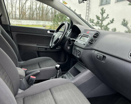 Черный Фольксваген Гольф Плюс, объемом двигателя 1.6 л и пробегом 249 тыс. км за 5850 $, фото 52 на Automoto.ua