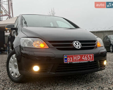 Черный Фольксваген Гольф Плюс, объемом двигателя 1.6 л и пробегом 250 тыс. км за 6350 $, фото 6 на Automoto.ua