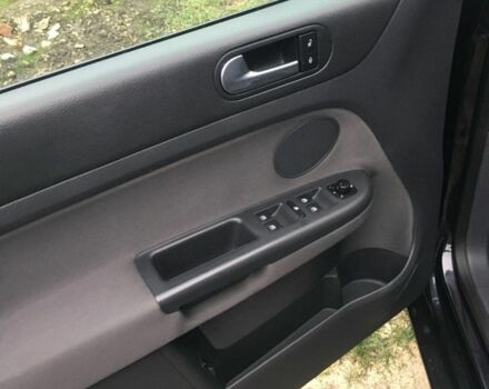 Черный Фольксваген Гольф Плюс, объемом двигателя 1.6 л и пробегом 249 тыс. км за 6800 $, фото 4 на Automoto.ua