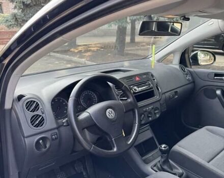 Черный Фольксваген Гольф Плюс, объемом двигателя 1.6 л и пробегом 204 тыс. км за 5800 $, фото 7 на Automoto.ua