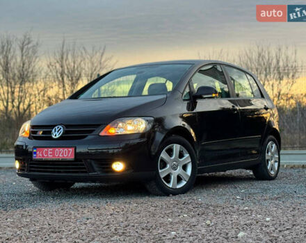 Черный Фольксваген Гольф Плюс, объемом двигателя 1.6 л и пробегом 160 тыс. км за 5999 $, фото 4 на Automoto.ua