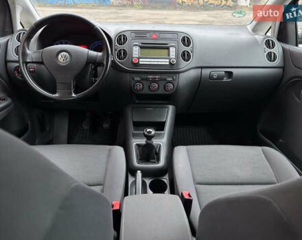 Фольксваген Гольф Плюс 2007 в Ахтырке на Automoto.ua Черный Фольксваген Гольф Плюс, объемом двигателя 1.6 л и пробегом 167 тыс. км за 6500 $, фото 11 на Automoto.ua