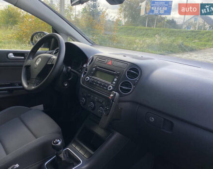 Черный Фольксваген Гольф Плюс, объемом двигателя 1.6 л и пробегом 204 тыс. км за 5800 $, фото 6 на Automoto.ua