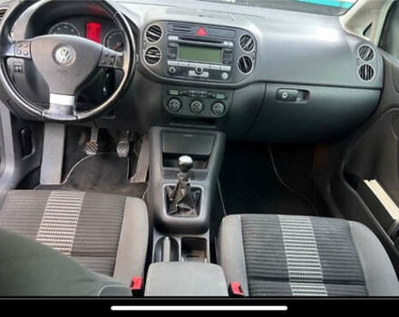 Черный Фольксваген Гольф Плюс, объемом двигателя 1.4 л и пробегом 200 тыс. км за 4799 $, фото 12 на Automoto.ua