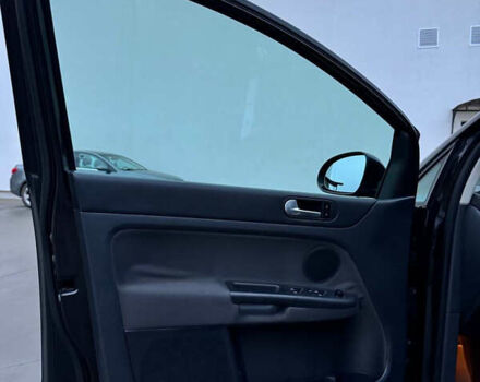 Черный Фольксваген Гольф Плюс, объемом двигателя 1.4 л и пробегом 181 тыс. км за 6400 $, фото 7 на Automoto.ua