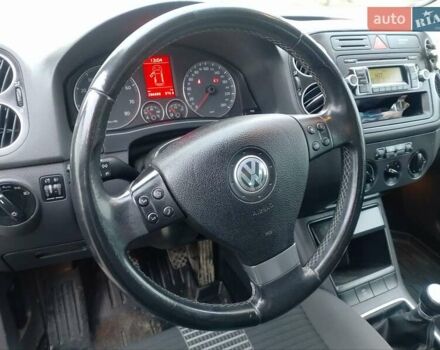 Черный Фольксваген Гольф Плюс, объемом двигателя 1.4 л и пробегом 205 тыс. км за 6300 $, фото 6 на Automoto.ua