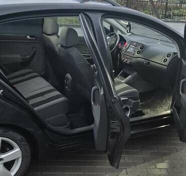 Черный Фольксваген Гольф Плюс, объемом двигателя 1.39 л и пробегом 206 тыс. км за 6700 $, фото 5 на Automoto.ua