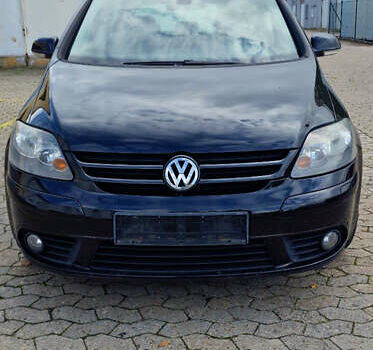 Черный Фольксваген Гольф Плюс, объемом двигателя 1.4 л и пробегом 200 тыс. км за 4799 $, фото 7 на Automoto.ua