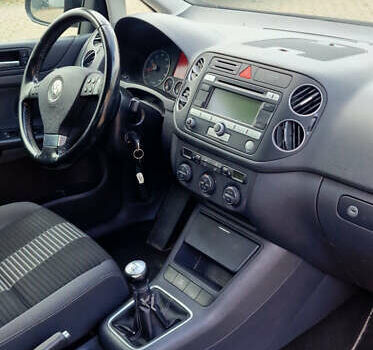 Черный Фольксваген Гольф Плюс, объемом двигателя 1.4 л и пробегом 200 тыс. км за 4799 $, фото 8 на Automoto.ua