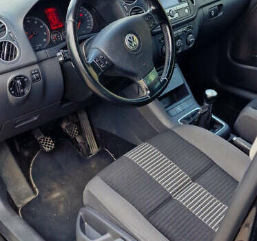 Черный Фольксваген Гольф Плюс, объемом двигателя 1.4 л и пробегом 200 тыс. км за 4799 $, фото 9 на Automoto.ua