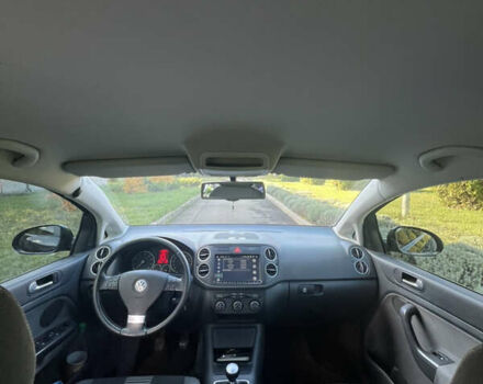 Черный Фольксваген Гольф Плюс, объемом двигателя 1.39 л и пробегом 206 тыс. км за 6800 $, фото 13 на Automoto.ua