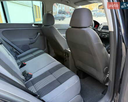 Черный Фольксваген Гольф Плюс, объемом двигателя 2 л и пробегом 240 тыс. км за 7350 $, фото 39 на Automoto.ua