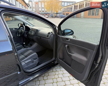 Черный Фольксваген Гольф Плюс, объемом двигателя 2 л и пробегом 240 тыс. км за 7350 $, фото 27 на Automoto.ua