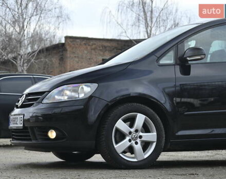 Черный Фольксваген Гольф Плюс, объемом двигателя 1.39 л и пробегом 230 тыс. км за 7999 $, фото 5 на Automoto.ua