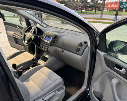 Черный Фольксваген Гольф Плюс, объемом двигателя 1.4 л и пробегом 218 тыс. км за 6250 $, фото 24 на Automoto.ua