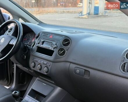 Черный Фольксваген Гольф Плюс, объемом двигателя 1.6 л и пробегом 240 тыс. км за 6750 $, фото 55 на Automoto.ua