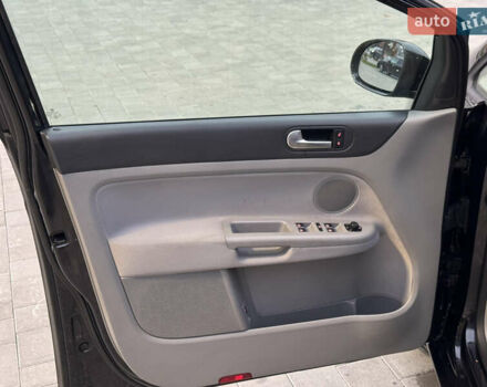 Черный Фольксваген Гольф Плюс, объемом двигателя 1.4 л и пробегом 218 тыс. км за 6250 $, фото 11 на Automoto.ua