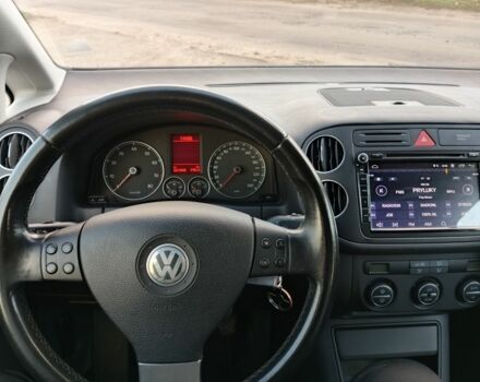 Черный Фольксваген Гольф Плюс, объемом двигателя 1.4 л и пробегом 262 тыс. км за 5900 $, фото 6 на Automoto.ua