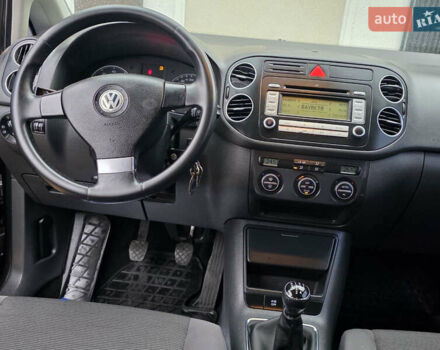 Черный Фольксваген Гольф Плюс, объемом двигателя 1.6 л и пробегом 142 тыс. км за 7200 $, фото 10 на Automoto.ua