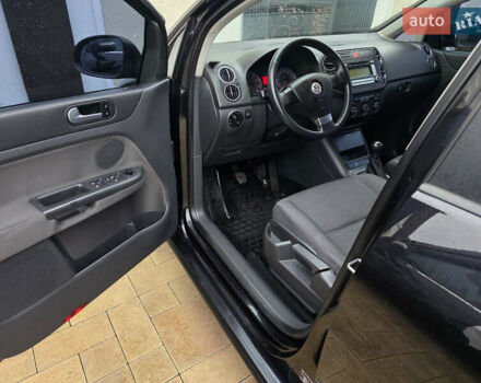 Черный Фольксваген Гольф Плюс, объемом двигателя 1.6 л и пробегом 142 тыс. км за 7200 $, фото 6 на Automoto.ua