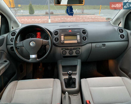 Черный Фольксваген Гольф Плюс, объемом двигателя 1.4 л и пробегом 218 тыс. км за 6700 $, фото 18 на Automoto.ua