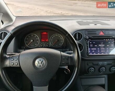 Черный Фольксваген Гольф Плюс, объемом двигателя 1.4 л и пробегом 262 тыс. км за 5900 $, фото 6 на Automoto.ua