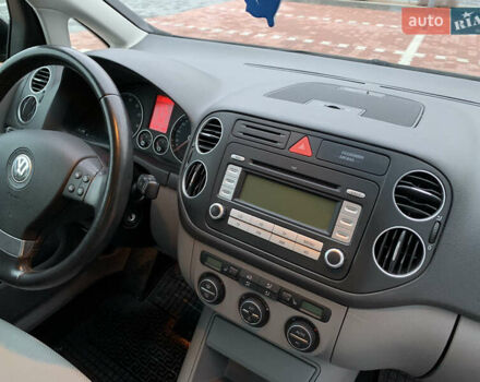 Черный Фольксваген Гольф Плюс, объемом двигателя 1.4 л и пробегом 218 тыс. км за 6700 $, фото 26 на Automoto.ua