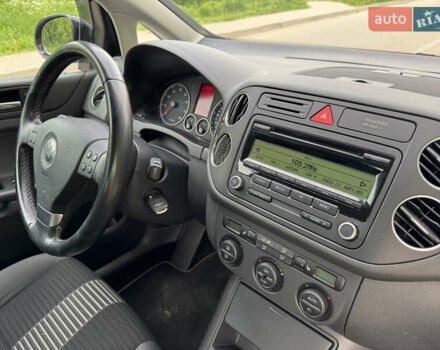 Черный Фольксваген Гольф Плюс, объемом двигателя 1.4 л и пробегом 190 тыс. км за 6800 $, фото 14 на Automoto.ua