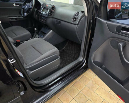 Черный Фольксваген Гольф Плюс, объемом двигателя 1.6 л и пробегом 142 тыс. км за 7200 $, фото 9 на Automoto.ua