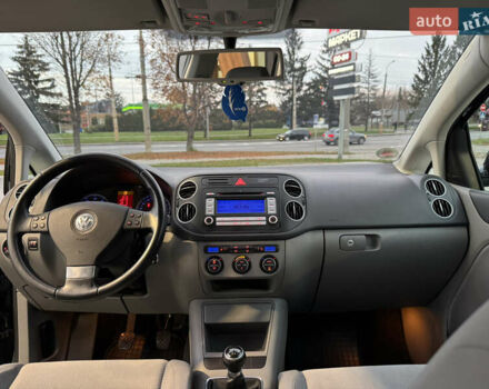 Черный Фольксваген Гольф Плюс, объемом двигателя 1.4 л и пробегом 218 тыс. км за 6250 $, фото 13 на Automoto.ua