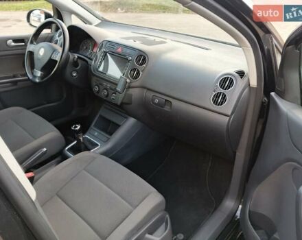 Черный Фольксваген Гольф Плюс, объемом двигателя 1.4 л и пробегом 262 тыс. км за 5900 $, фото 12 на Automoto.ua