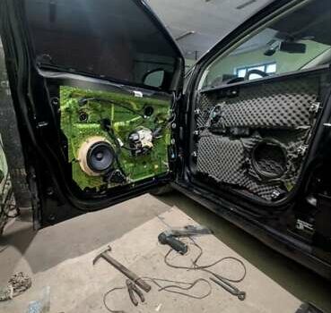 Черный Фольксваген Гольф Плюс, объемом двигателя 1.4 л и пробегом 154 тыс. км за 10000 $, фото 23 на Automoto.ua