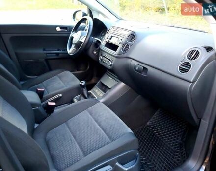 Черный Фольксваген Гольф Плюс, объемом двигателя 1.6 л и пробегом 242 тыс. км за 7600 $, фото 14 на Automoto.ua