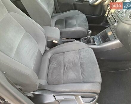 Черный Фольксваген Гольф Плюс, объемом двигателя 1.4 л и пробегом 207 тыс. км за 8400 $, фото 15 на Automoto.ua