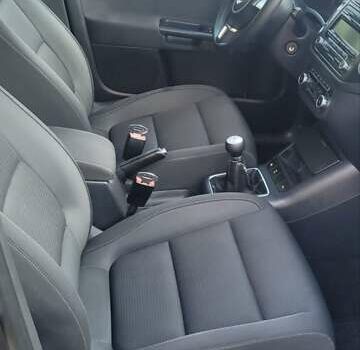 Черный Фольксваген Гольф Плюс, объемом двигателя 1.6 л и пробегом 255 тыс. км за 7800 $, фото 15 на Automoto.ua