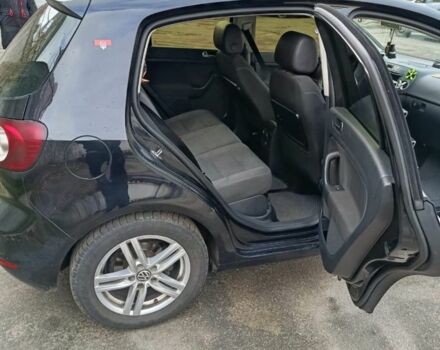 Черный Фольксваген Гольф Плюс, объемом двигателя 1.6 л и пробегом 330 тыс. км за 7000 $, фото 4 на Automoto.ua