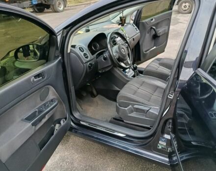 Черный Фольксваген Гольф Плюс, объемом двигателя 1.6 л и пробегом 330 тыс. км за 7000 $, фото 2 на Automoto.ua