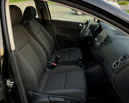 Черный Фольксваген Гольф Плюс, объемом двигателя 1.4 л и пробегом 200 тыс. км за 5800 $, фото 5 на Automoto.ua