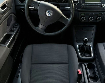 Черный Фольксваген Гольф Плюс, объемом двигателя 1.4 л и пробегом 200 тыс. км за 5800 $, фото 3 на Automoto.ua