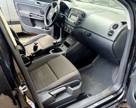 Черный Фольксваген Гольф Плюс, объемом двигателя 1.6 л и пробегом 220 тыс. км за 6000 $, фото 9 на Automoto.ua