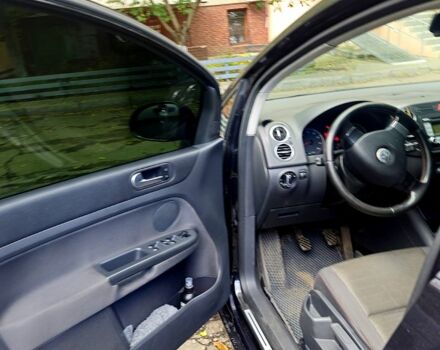 Черный Фольксваген Гольф Плюс, объемом двигателя 1.6 л и пробегом 220 тыс. км за 6000 $, фото 6 на Automoto.ua