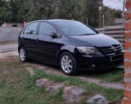 Черный Фольксваген Гольф Плюс, объемом двигателя 1.4 л и пробегом 175 тыс. км за 7000 $, фото 2 на Automoto.ua