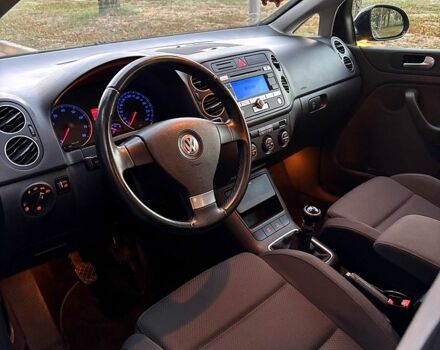 Черный Фольксваген Гольф Плюс, объемом двигателя 1.6 л и пробегом 71 тыс. км за 7399 $, фото 10 на Automoto.ua