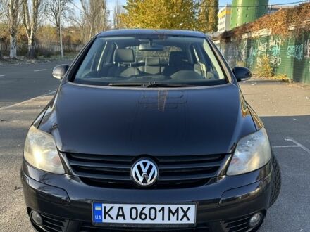 Черный Фольксваген Гольф Плюс, объемом двигателя 1.6 л и пробегом 250 тыс. км за 5600 $, фото 1 на Automoto.ua